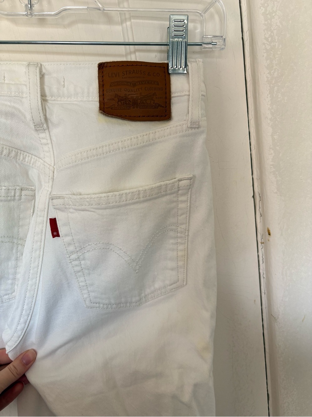 Levi’s White Ribcage Straight Ankle Jeans - Picture 4 of 4